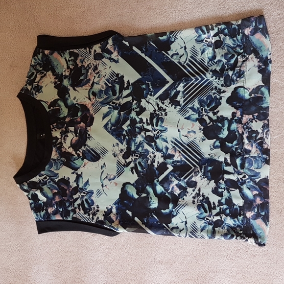Jess Sheer Front Panel Patterned Top - Picture 7 of 7